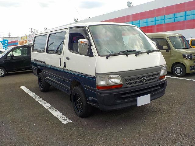 ハイエースバン ロングＤＸ　ＧＬｐｋｇ☆最終型☆４ＷＤ☆ディーゼル☆試乗ＯＫ　最終型☆ディーゼル☆４ＷＤ☆５ドア☆前後ドラレコ☆ベッドキット☆革ハンドル☆Ｆパワーウィンドウ☆後席スライドガラス☆プライバシーガラス☆両側スライドドア☆デイトナ風ホイール☆走行４．１万☆試乗出来ます（5枚目）