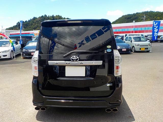 ヴォクシー ＺＳ　煌☆モデリスタエアロ☆車高調☆冷温庫☆後席モニター☆　純正ナビ☆純正９型フリップダウン☆フルセグ☆ＤＶＤ再生☆Ｂｔｏｏｔｈ☆音楽録音☆バックカメラ☆ＥＴＣ☆モデリスタエアロ☆ＴＥＩＮ車高調☆フジツボ４本出しマフラー☆冷温庫☆追加スピーカー☆Ｗパワスラ☆（8枚目）
