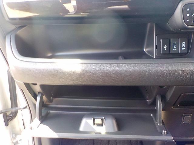 Ｎ－ＢＯＸカスタム Ｇ・Ｌターボホンダセンシング★８インチナビ☆禁煙車☆　純正８インチナビ☆フルセグ☆Ｂｔｏｏｔｈ☆ＤＶＤ再生☆音楽録音☆バックカメラ☆ナビ連動ＥＴＣ☆純正前後ドラレコ☆Ｗパワスラ☆パドルシフト☆ハーフレザー☆シートヒーター☆ＬＥＤオートハイビーム☆衝突軽減（55枚目）