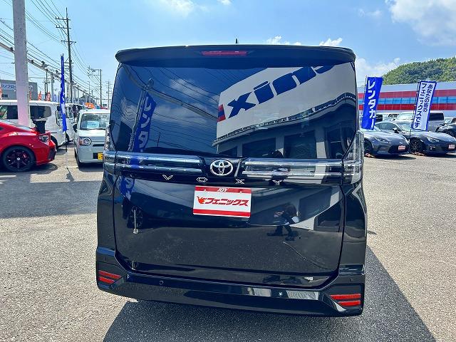 ヴォクシー Ｓ－Ｚ☆後期☆１０型ナビ☆１４型後席Ｍ☆半革Ｓ☆試乗出来ます　☆後期型☆１０型オーディオ＆ＰＬＵＳナビ☆１４型フリップダウンモニター☆ミラキャスト☆Ｂｌｕｅｔｏｏｔｈ☆ＥＴＣ２．０☆前後ドラレコ☆半革＆ヒーター☆コーナーソナー☆Ｑｉ無接点充電☆７人乗り☆試乗ＯＫ（8枚目）