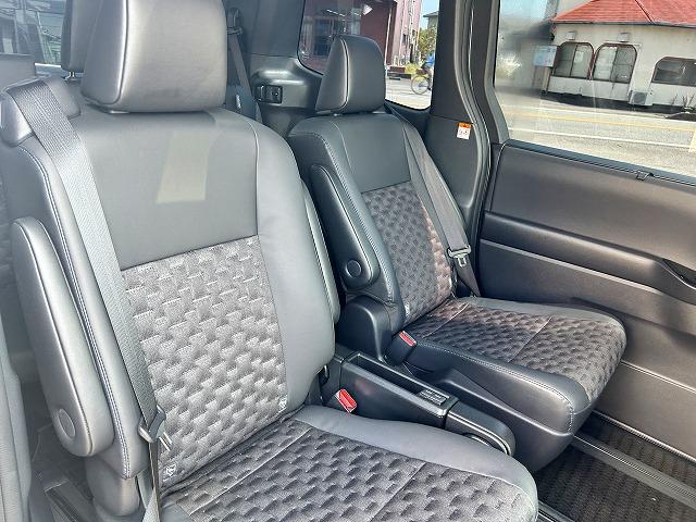 ヴォクシー Ｓ－Ｚ☆後期☆１０型ナビ☆１４型後席Ｍ☆半革Ｓ☆試乗出来ます　☆後期型☆１０型オーディオ＆ＰＬＵＳナビ☆１４型フリップダウンモニター☆ミラキャスト☆Ｂｌｕｅｔｏｏｔｈ☆ＥＴＣ２．０☆前後ドラレコ☆半革＆ヒーター☆コーナーソナー☆Ｑｉ無接点充電☆７人乗り☆試乗ＯＫ（32枚目）