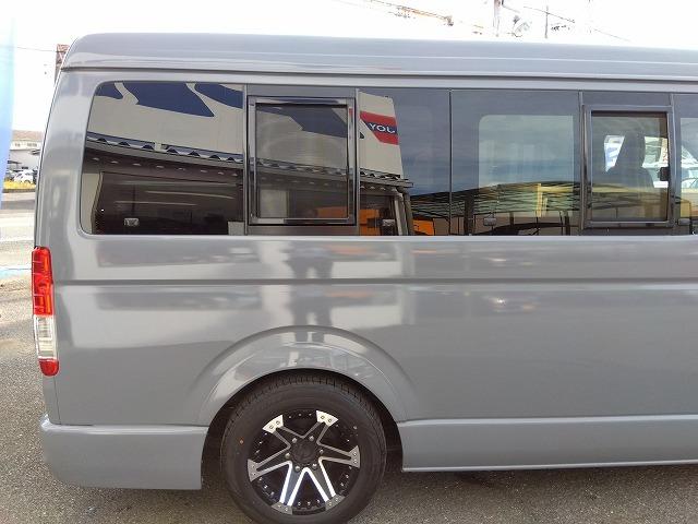 ハイエースワゴン DX ☆キャンピング仕様車☆修復歴無し☆ キャンピング仕様車・ベッドKIT・水道設備・冷蔵庫・網戸付ガラス・ヒッチメンバー・100V電源・SDナビ・フルセグ・DVD再生・音楽録音・バックカメラ・ETC・ミラー一体型ドラレコ・LEDヘッド・禁煙(13枚目)