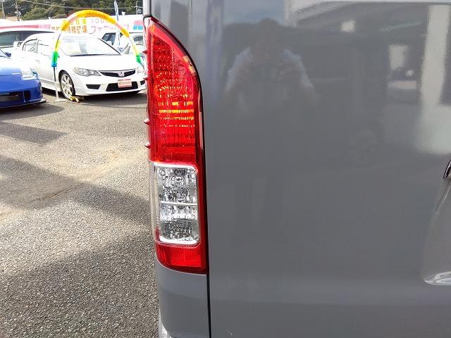 ハイエースワゴン DX ☆キャンピング仕様車☆修復歴無し☆ キャンピング仕様車・ベッドKIT・水道設備・冷蔵庫・網戸付ガラス・ヒッチメンバー・100V電源・SDナビ・フルセグ・DVD再生・音楽録音・バックカメラ・ETC・ミラー一体型ドラレコ・LEDヘッド・禁煙(27枚目)