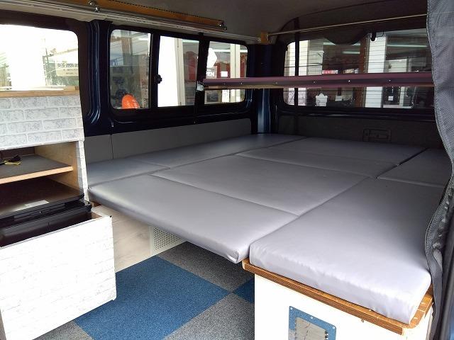 ハイエースワゴン DX ☆キャンピング仕様車☆修復歴無し☆ キャンピング仕様車・ベッドKIT・水道設備・冷蔵庫・網戸付ガラス・ヒッチメンバー・100V電源・SDナビ・フルセグ・DVD再生・音楽録音・バックカメラ・ETC・ミラー一体型ドラレコ・LEDヘッド・禁煙(37枚目)