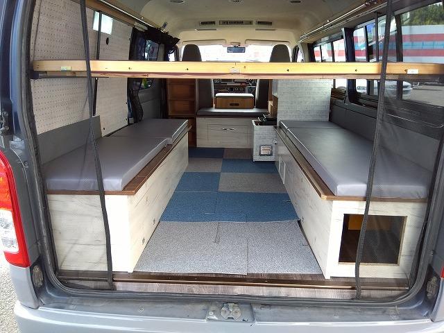 ハイエースワゴン DX ☆キャンピング仕様車☆修復歴無し☆ キャンピング仕様車・ベッドKIT・水道設備・冷蔵庫・網戸付ガラス・ヒッチメンバー・100V電源・SDナビ・フルセグ・DVD再生・音楽録音・バックカメラ・ETC・ミラー一体型ドラレコ・LEDヘッド・禁煙(41枚目)