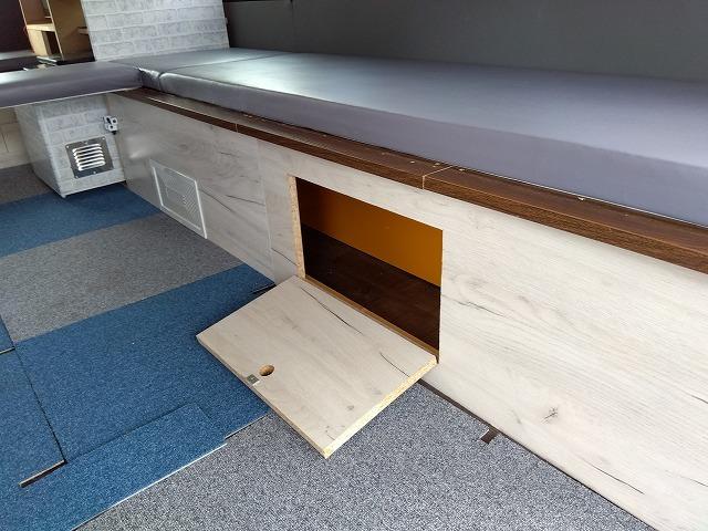 ハイエースワゴン DX ☆キャンピング仕様車☆修復歴無し☆ キャンピング仕様車・ベッドKIT・水道設備・冷蔵庫・網戸付ガラス・ヒッチメンバー・100V電源・SDナビ・フルセグ・DVD再生・音楽録音・バックカメラ・ETC・ミラー一体型ドラレコ・LEDヘッド・禁煙(43枚目)