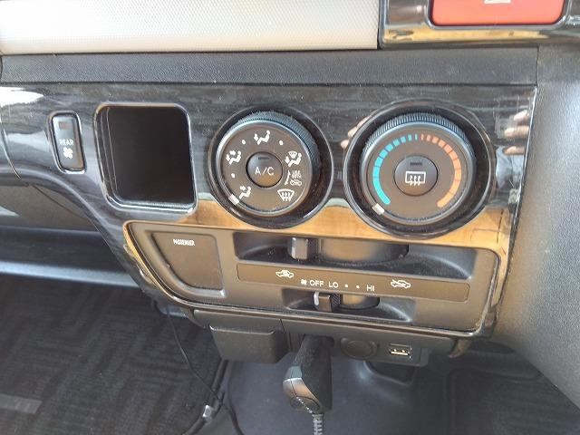 ハイエースワゴン DX ☆キャンピング仕様車☆修復歴無し☆ キャンピング仕様車・ベッドKIT・水道設備・冷蔵庫・網戸付ガラス・ヒッチメンバー・100V電源・SDナビ・フルセグ・DVD再生・音楽録音・バックカメラ・ETC・ミラー一体型ドラレコ・LEDヘッド・禁煙(56枚目)