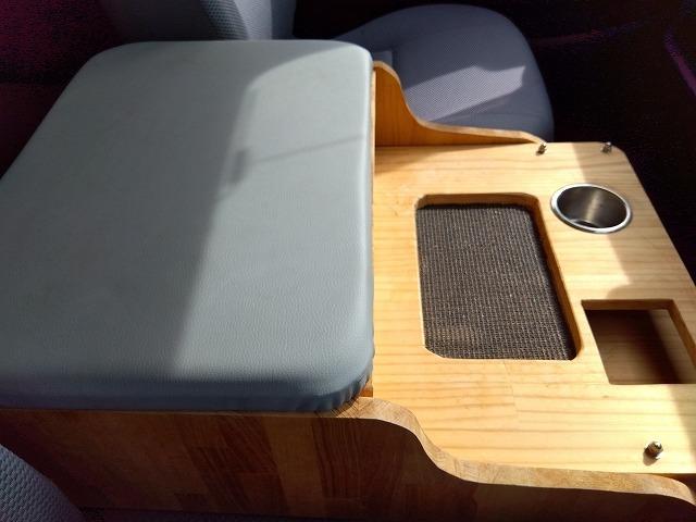 ハイエースワゴン DX ☆キャンピング仕様車☆修復歴無し☆ キャンピング仕様車・ベッドKIT・水道設備・冷蔵庫・網戸付ガラス・ヒッチメンバー・100V電源・SDナビ・フルセグ・DVD再生・音楽録音・バックカメラ・ETC・ミラー一体型ドラレコ・LEDヘッド・禁煙(57枚目)