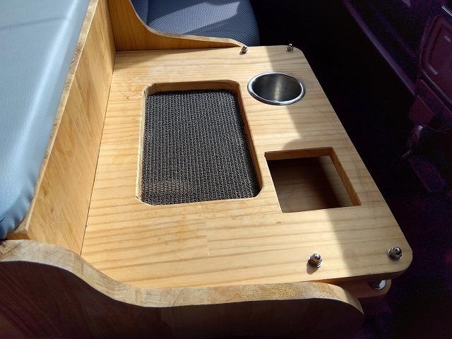 ハイエースワゴン DX ☆キャンピング仕様車☆修復歴無し☆ キャンピング仕様車・ベッドKIT・水道設備・冷蔵庫・網戸付ガラス・ヒッチメンバー・100V電源・SDナビ・フルセグ・DVD再生・音楽録音・バックカメラ・ETC・ミラー一体型ドラレコ・LEDヘッド・禁煙(59枚目)