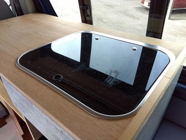 ハイエースワゴン DX ☆キャンピング仕様車☆修復歴無し☆ キャンピング仕様車・ベッドKIT・水道設備・冷蔵庫・網戸付ガラス・ヒッチメンバー・100V電源・SDナビ・フルセグ・DVD再生・音楽録音・バックカメラ・ETC・ミラー一体型ドラレコ・LEDヘッド・禁煙(70枚目)