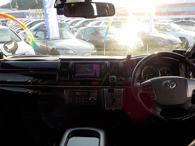 ハイエースバン スーパーＧＬダークプライム☆ナビ☆後席モニタ☆リアベット☆　メモリナビ・ＤＶＤ再生・ＢＴｏｏｔｈ・社外ツイーター＆サブウーハー＆天井スピーカー・後席１０型フリップダウン・リアベットＫＩＴ・社外ボンネット・ＬＥＤオートライト・ダウンブロック・デイトナホイール（2枚目）