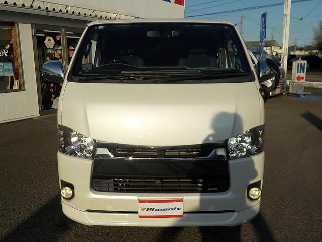 ハイエースバン スーパーＧＬダークプライム☆ナビ☆後席モニタ☆リアベット☆　メモリナビ・ＤＶＤ再生・ＢＴｏｏｔｈ・社外ツイーター＆サブウーハー＆天井スピーカー・後席１０型フリップダウン・リアベットＫＩＴ・社外ボンネット・ＬＥＤオートライト・ダウンブロック・デイトナホイール（4枚目）