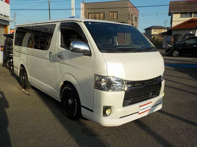 ハイエースバン スーパーＧＬダークプライム☆ナビ☆後席モニタ☆リアベット☆　メモリナビ・ＤＶＤ再生・ＢＴｏｏｔｈ・社外ツイーター＆サブウーハー＆天井スピーカー・後席１０型フリップダウン・リアベットＫＩＴ・社外ボンネット・ＬＥＤオートライト・ダウンブロック・デイトナホイール（5枚目）