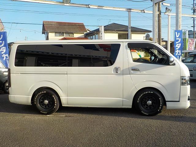ハイエースバン スーパーＧＬダークプライム☆ナビ☆後席モニタ☆リアベット☆　メモリナビ・ＤＶＤ再生・ＢＴｏｏｔｈ・社外ツイーター＆サブウーハー＆天井スピーカー・後席１０型フリップダウン・リアベットＫＩＴ・社外ボンネット・ＬＥＤオートライト・ダウンブロック・デイトナホイール（6枚目）