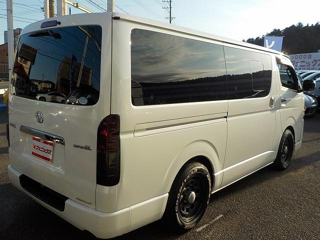 ハイエースバン スーパーＧＬダークプライム☆ナビ☆後席モニタ☆リアベット☆　メモリナビ・ＤＶＤ再生・ＢＴｏｏｔｈ・社外ツイーター＆サブウーハー＆天井スピーカー・後席１０型フリップダウン・リアベットＫＩＴ・社外ボンネット・ＬＥＤオートライト・ダウンブロック・デイトナホイール（7枚目）