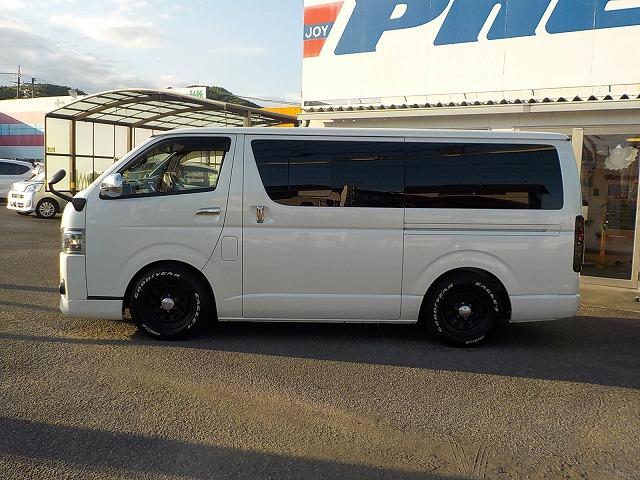 ハイエースバン スーパーＧＬダークプライム☆ナビ☆後席モニタ☆リアベット☆　メモリナビ・ＤＶＤ再生・ＢＴｏｏｔｈ・社外ツイーター＆サブウーハー＆天井スピーカー・後席１０型フリップダウン・リアベットＫＩＴ・社外ボンネット・ＬＥＤオートライト・ダウンブロック・デイトナホイール（10枚目）