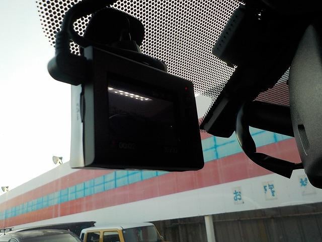 ハイエースバン スーパーＧＬダークプライム☆ナビ☆後席モニタ☆リアベット☆　メモリナビ・ＤＶＤ再生・ＢＴｏｏｔｈ・社外ツイーター＆サブウーハー＆天井スピーカー・後席１０型フリップダウン・リアベットＫＩＴ・社外ボンネット・ＬＥＤオートライト・ダウンブロック・デイトナホイール（58枚目）