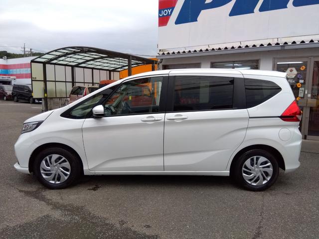 フリード Ｇ☆８型ナビ☆後席Ｍ☆禁煙車☆６人乗☆走行２．４万☆試乗ＯＫ　８型ナビ☆☆Ｂｌｕｅｔｏｏｔｈ☆バックカメラ☆ＥＴＣ☆フリップダウンモニター☆シートヒーター☆ミラー＆ワイパーヒーター☆ホンダセンシング☆レーダークルーズ操舵支援☆両側電動ドア☆走行２．４万☆試乗ＯＫ（5枚目）