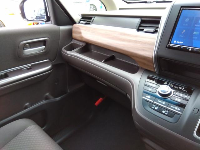 フリード Ｇ☆８型ナビ☆後席Ｍ☆禁煙車☆６人乗☆走行２．４万☆試乗ＯＫ　８型ナビ☆☆Ｂｌｕｅｔｏｏｔｈ☆バックカメラ☆ＥＴＣ☆フリップダウンモニター☆シートヒーター☆ミラー＆ワイパーヒーター☆ホンダセンシング☆レーダークルーズ操舵支援☆両側電動ドア☆走行２．４万☆試乗ＯＫ（55枚目）