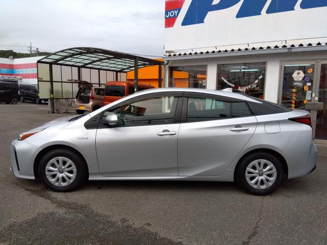 プリウス E☆後期型☆プリクラッシュ☆ナビ☆走行1.2万km☆試乗OK ☆後期型☆ナビ☆Bluetooth☆バックカメラ☆ETC☆LEDオートハイビーム☆プリクラッシュ☆レーダークルーズ☆ふらつき検知☆SOSコール対応☆オートリトラウィンカーミラー☆走行1.2万☆試乗OK(5枚目)