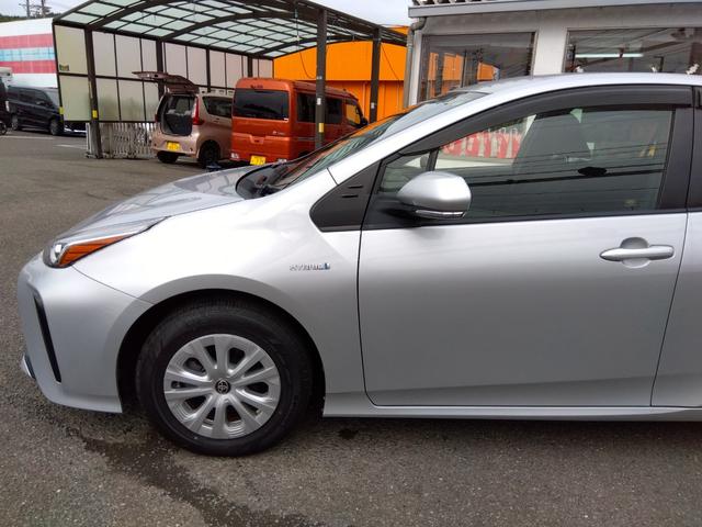 プリウス E☆後期型☆プリクラッシュ☆ナビ☆走行1.2万km☆試乗OK ☆後期型☆ナビ☆Bluetooth☆バックカメラ☆ETC☆LEDオートハイビーム☆プリクラッシュ☆レーダークルーズ☆ふらつき検知☆SOSコール対応☆オートリトラウィンカーミラー☆走行1.2万☆試乗OK(6枚目)