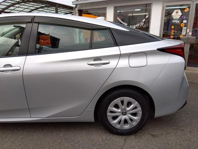 プリウス E☆後期型☆プリクラッシュ☆ナビ☆走行1.2万km☆試乗OK ☆後期型☆ナビ☆Bluetooth☆バックカメラ☆ETC☆LEDオートハイビーム☆プリクラッシュ☆レーダークルーズ☆ふらつき検知☆SOSコール対応☆オートリトラウィンカーミラー☆走行1.2万☆試乗OK(7枚目)