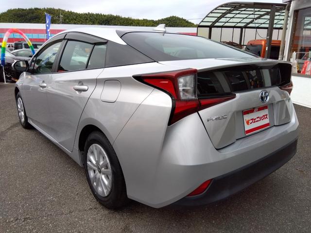 プリウス E☆後期型☆プリクラッシュ☆ナビ☆走行1.2万km☆試乗OK ☆後期型☆ナビ☆Bluetooth☆バックカメラ☆ETC☆LEDオートハイビーム☆プリクラッシュ☆レーダークルーズ☆ふらつき検知☆SOSコール対応☆オートリトラウィンカーミラー☆走行1.2万☆試乗OK(8枚目)
