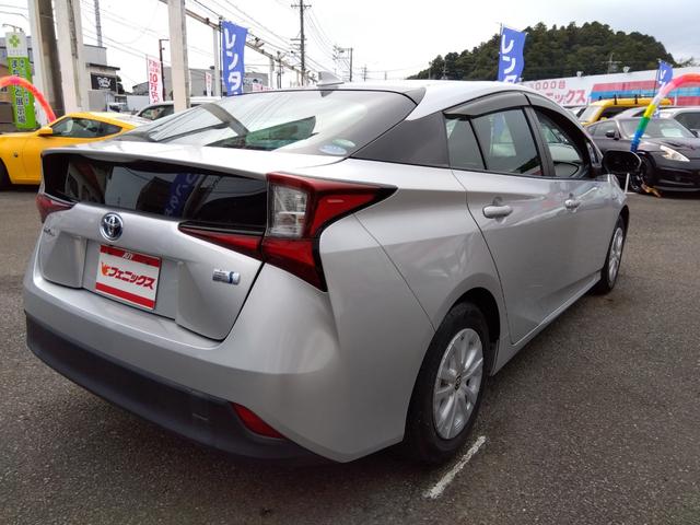 プリウス E☆後期型☆プリクラッシュ☆ナビ☆走行1.2万km☆試乗OK ☆後期型☆ナビ☆Bluetooth☆バックカメラ☆ETC☆LEDオートハイビーム☆プリクラッシュ☆レーダークルーズ☆ふらつき検知☆SOSコール対応☆オートリトラウィンカーミラー☆走行1.2万☆試乗OK(10枚目)