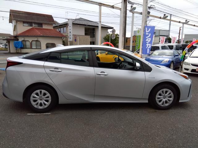プリウス E☆後期型☆プリクラッシュ☆ナビ☆走行1.2万km☆試乗OK ☆後期型☆ナビ☆Bluetooth☆バックカメラ☆ETC☆LEDオートハイビーム☆プリクラッシュ☆レーダークルーズ☆ふらつき検知☆SOSコール対応☆オートリトラウィンカーミラー☆走行1.2万☆試乗OK(11枚目)