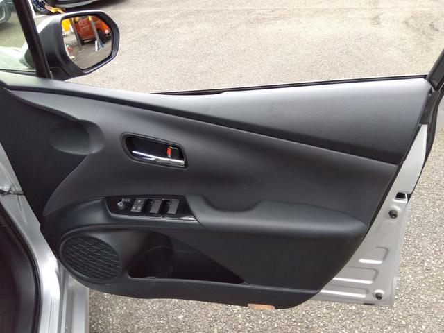 プリウス E☆後期型☆プリクラッシュ☆ナビ☆走行1.2万km☆試乗OK ☆後期型☆ナビ☆Bluetooth☆バックカメラ☆ETC☆LEDオートハイビーム☆プリクラッシュ☆レーダークルーズ☆ふらつき検知☆SOSコール対応☆オートリトラウィンカーミラー☆走行1.2万☆試乗OK(65枚目)