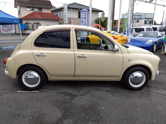 マーチ Good Wood Park製バービー仕様☆修復無☆禁煙車☆ Good Wood Park製ハービー仕様☆専用ホイールキャップ☆メモリナビ☆DVD再生☆Bluetooth☆ETC☆オートリトラミラー☆オートライト☆キーレス☆車検9年4月迄☆走行5.4万☆試乗OK(11枚目)