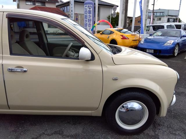 マーチ Good Wood Park製バービー仕様☆修復無☆禁煙車☆ Good Wood Park製ハービー仕様☆専用ホイールキャップ☆メモリナビ☆DVD再生☆Bluetooth☆ETC☆オートリトラミラー☆オートライト☆キーレス☆車検9年4月迄☆走行5.4万☆試乗OK(12枚目)