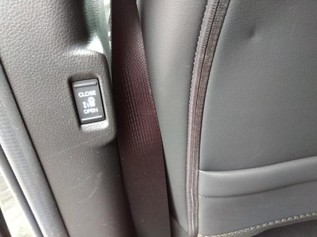 ステップワゴン ｅ：ＨＥＶスパーダ☆プレミアム☆１１型ナビ☆後席１０型モニタ　純正１１型ナビ・スマフォ連携Ａｐｐｌｅ＆Ａｎｄｒｏｉｄ・ホンダトータルケア対応・後席１０型フリップ・ナビ連動前後ドラレコ＆ＥＴＣ・全方位カメラ・ハーフレザー前後ヒーター・コーナーソナー・運転支援（79枚目）