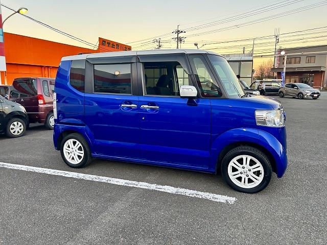 Ｎ－ＢＯＸ ２トーンカラースタイルＧＬｐｋｇ☆禁煙車☆修復歴無☆試乗ＯＫ　ツートンカラー☆ナビ☆Ｂｌｕｅｔｏｏｔｈ☆バックカメラ☆ＤＶＤ再生☆ＥＴＣ☆前後ドラレコ☆電動ドア☆アルミホイール☆スマートキー＆プッシュスタート☆シートバックテーブル☆走行５．６万ｋｍ☆試乗出来ます（6枚目）