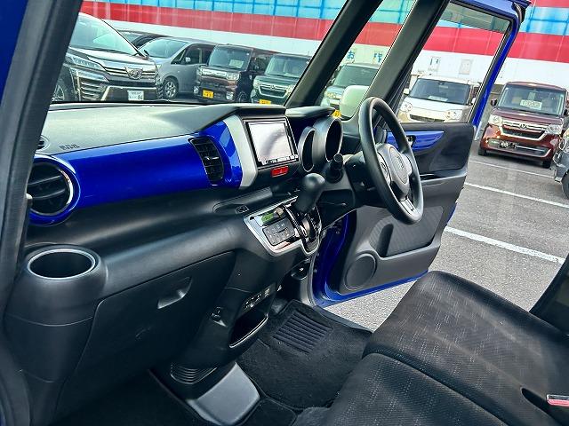 Ｎ－ＢＯＸ ２トーンカラースタイルＧＬｐｋｇ☆禁煙車☆修復歴無☆試乗ＯＫ　ツートンカラー☆ナビ☆Ｂｌｕｅｔｏｏｔｈ☆バックカメラ☆ＤＶＤ再生☆ＥＴＣ☆前後ドラレコ☆電動ドア☆アルミホイール☆スマートキー＆プッシュスタート☆シートバックテーブル☆走行５．６万ｋｍ☆試乗出来ます（59枚目）