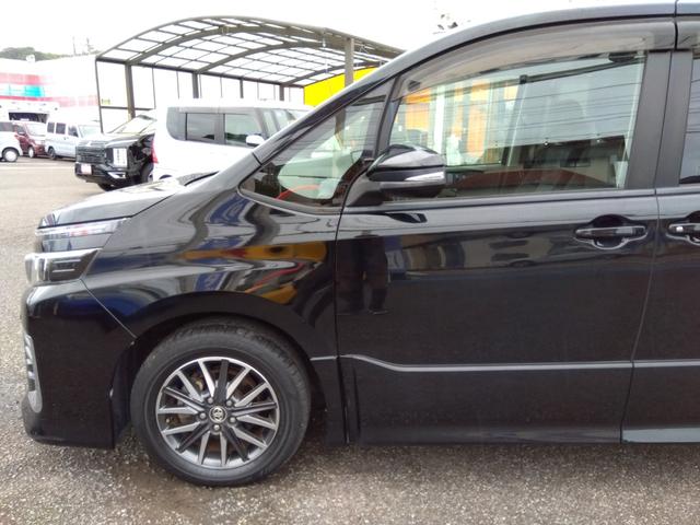 ヴォクシー ZS☆1オーナー☆10型ナビTV☆11型後席モニター☆ETC ワンオーナー・10型ナビ・フルセグtv・11型フリップダウンモニター・バックカメラ・ビルトインETC・ワンタッチ両側パワースライドドア・スマートキー・プッシュスタート・クリアランスソナー(6枚目)