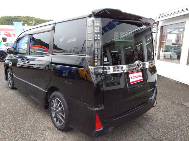 ヴォクシー ZS☆1オーナー☆10型ナビTV☆11型後席モニター☆ETC ワンオーナー・10型ナビ・フルセグtv・11型フリップダウンモニター・バックカメラ・ビルトインETC・ワンタッチ両側パワースライドドア・スマートキー・プッシュスタート・クリアランスソナー(8枚目)