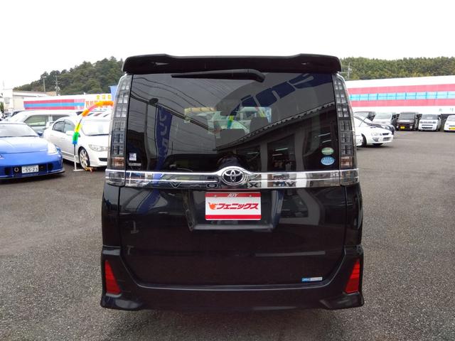 ヴォクシー ZS☆1オーナー☆10型ナビTV☆11型後席モニター☆ETC ワンオーナー・10型ナビ・フルセグtv・11型フリップダウンモニター・バックカメラ・ビルトインETC・ワンタッチ両側パワースライドドア・スマートキー・プッシュスタート・クリアランスソナー(9枚目)