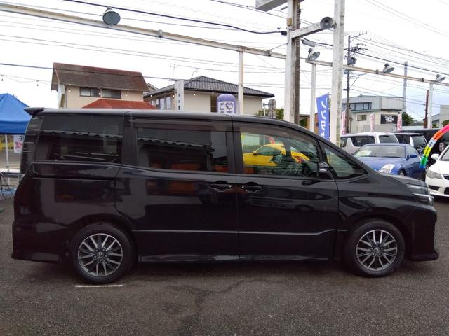 ヴォクシー ZS☆1オーナー☆10型ナビTV☆11型後席モニター☆ETC ワンオーナー・10型ナビ・フルセグtv・11型フリップダウンモニター・バックカメラ・ビルトインETC・ワンタッチ両側パワースライドドア・スマートキー・プッシュスタート・クリアランスソナー(11枚目)