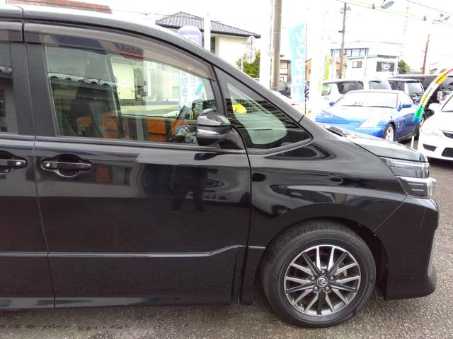 ヴォクシー ZS☆1オーナー☆10型ナビTV☆11型後席モニター☆ETC ワンオーナー・10型ナビ・フルセグtv・11型フリップダウンモニター・バックカメラ・ビルトインETC・ワンタッチ両側パワースライドドア・スマートキー・プッシュスタート・クリアランスソナー(12枚目)
