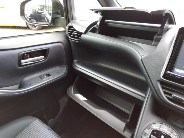 ヴォクシー ZS☆1オーナー☆10型ナビTV☆11型後席モニター☆ETC ワンオーナー・10型ナビ・フルセグtv・11型フリップダウンモニター・バックカメラ・ビルトインETC・ワンタッチ両側パワースライドドア・スマートキー・プッシュスタート・クリアランスソナー(55枚目)