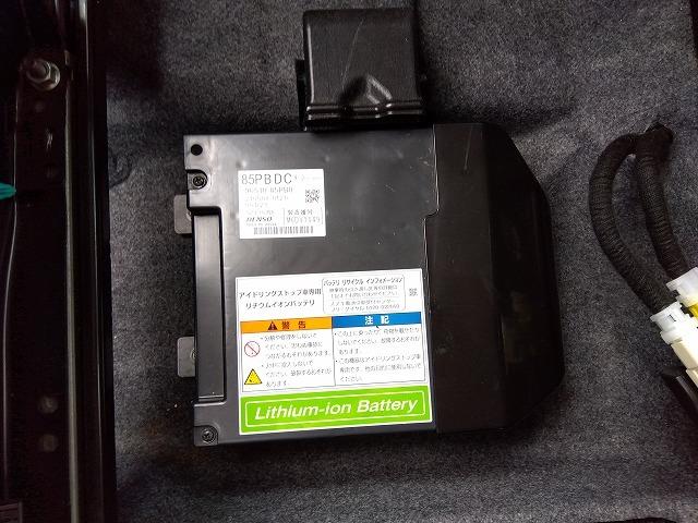 純正８インチナビ・ＤＶＤ再生・ＣＤ録音・Ｉｐｏｄ接続・ＵＳＢ＆ＢＴｏｏｔｈ・全方位カメラ・後方パーキングソナー・前席＆ミラーヒーター・レーダーブレーキ・車線逸脱警報・オートライト＆オートハイビーム