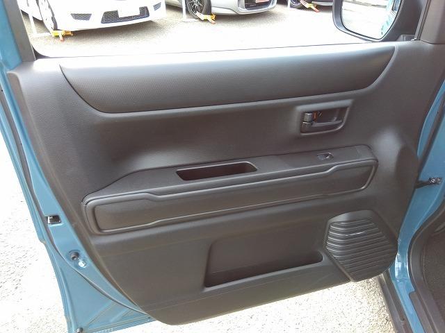 純正８インチナビ・ＤＶＤ再生・ＣＤ録音・Ｉｐｏｄ接続・ＵＳＢ＆ＢＴｏｏｔｈ・全方位カメラ・後方パーキングソナー・前席＆ミラーヒーター・レーダーブレーキ・車線逸脱警報・オートライト＆オートハイビーム