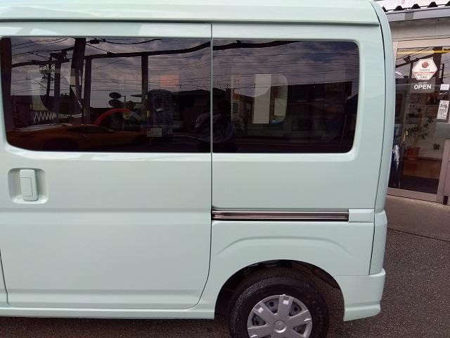 ハイゼットカーゴ クルーズターボ☆純正ナビ☆前後ドラレコ☆修復歴無し☆禁煙車☆　純正ナビ・ＤＶＤ再生・ＣＤ録音・ＵＳＢ＆ＢＴｏｏｔｈ・Ｂカメラ・ナビ連動前後ドラレコ・コーナーソナー・オートライト＆オートハイビーム・フロントパワーウィンドゥ・オーバーヘッドコンソール・電格ミラー（7枚目）