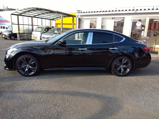 フーガハイブリッド ☆当店買取車☆黒革シート☆メーカーナビ☆サンルーフ☆試乗ＯＫ　☆当店買取車☆メーカーナビ☆黒本革シート☆サンルーフ☆ＤＶＤ再生☆シートヒーター☆バックカメラ☆ＥＴＣ☆Ｂｌｕｅｔｏｏｔｈ☆ＬＥＤオートライト☆２０インチアルミホイール☆走行７．５万ｋｍ☆試乗出来ます（5枚目）