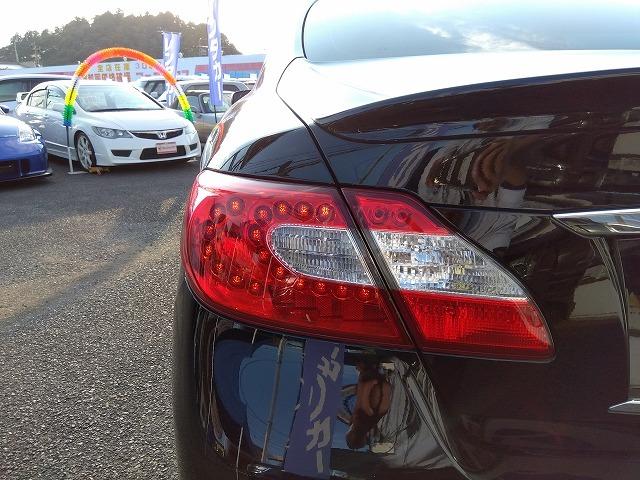 フーガハイブリッド ☆当店買取車☆黒革シート☆メーカーナビ☆サンルーフ☆試乗ＯＫ　☆当店買取車☆メーカーナビ☆黒本革シート☆サンルーフ☆ＤＶＤ再生☆シートヒーター☆バックカメラ☆ＥＴＣ☆Ｂｌｕｅｔｏｏｔｈ☆ＬＥＤオートライト☆２０インチアルミホイール☆走行７．５万ｋｍ☆試乗出来ます（27枚目）