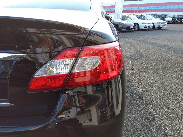 フーガハイブリッド ☆当店買取車☆黒革シート☆メーカーナビ☆サンルーフ☆試乗ＯＫ　☆当店買取車☆メーカーナビ☆黒本革シート☆サンルーフ☆ＤＶＤ再生☆シートヒーター☆バックカメラ☆ＥＴＣ☆Ｂｌｕｅｔｏｏｔｈ☆ＬＥＤオートライト☆２０インチアルミホイール☆走行７．５万ｋｍ☆試乗出来ます（29枚目）