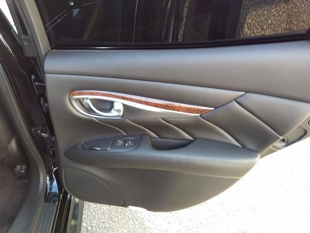 フーガハイブリッド ☆当店買取車☆黒革シート☆メーカーナビ☆サンルーフ☆試乗ＯＫ　☆当店買取車☆メーカーナビ☆黒本革シート☆サンルーフ☆ＤＶＤ再生☆シートヒーター☆バックカメラ☆ＥＴＣ☆Ｂｌｕｅｔｏｏｔｈ☆ＬＥＤオートライト☆２０インチアルミホイール☆走行７．５万ｋｍ☆試乗出来ます（67枚目）