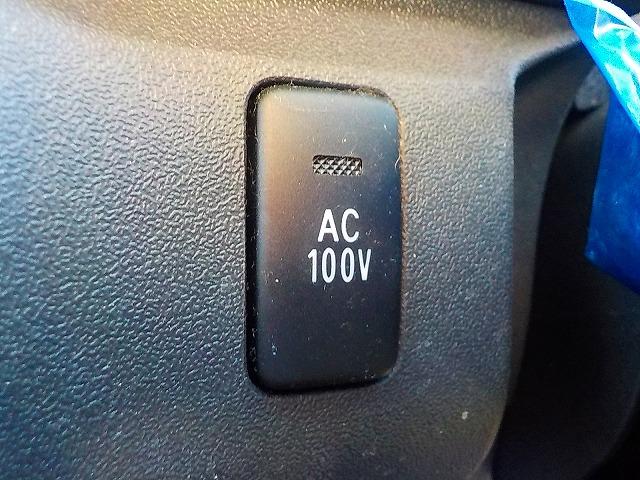 ＡＵＸ入力付き純正ＣＤオーディオ・ＡＣ１００Ｖ電源・クリアランスソナー・電格メッキミラー・メッキドアノブ・リアクーラー＆ヒーター・パワースライド・バンパーフォグ・キーレス・禁煙車・実走行７８００Ｋｍ