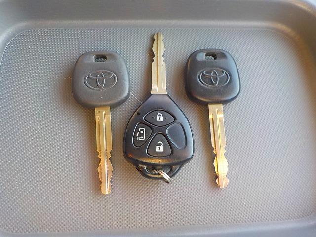 ＡＵＸ入力付き純正ＣＤオーディオ・ＡＣ１００Ｖ電源・クリアランスソナー・電格メッキミラー・メッキドアノブ・リアクーラー＆ヒーター・パワースライド・バンパーフォグ・キーレス・禁煙車・実走行７８００Ｋｍ